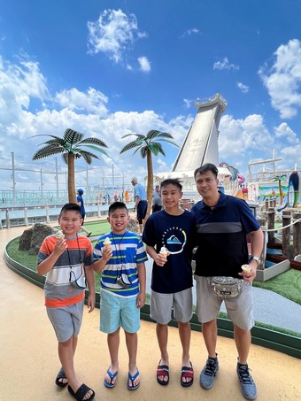 Wenceslao Family - Cruise 2022 Day1