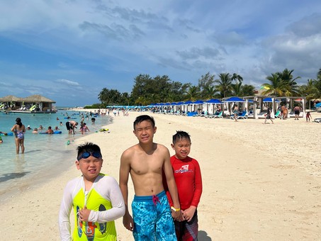 Wenceslao Family - Cruise 2022 Day5