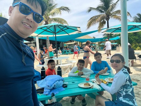 Wenceslao Family - Cruise 2022 Day5