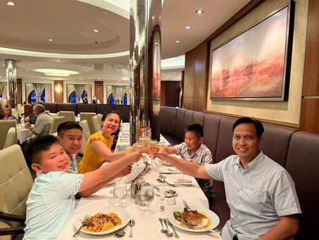 Wenceslao Family - Cruise 2022 Day5