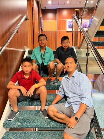 Wenceslao Family - Cruise 2022 Day6